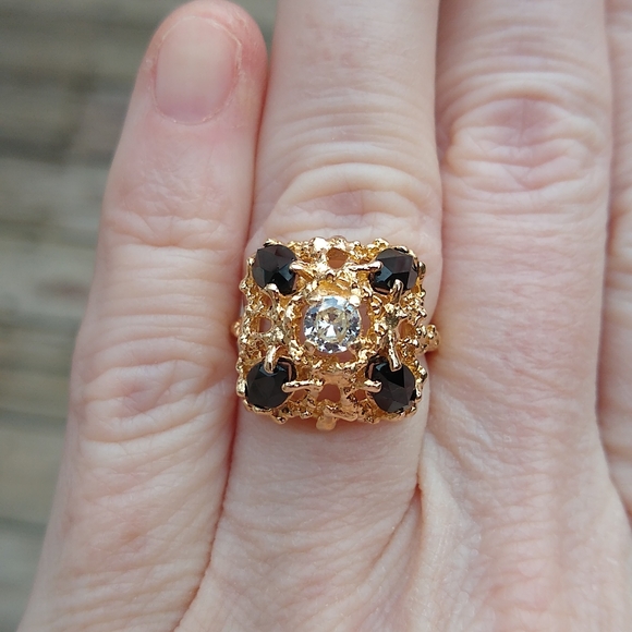 Green Tourmaline and diamond square Bombe style ring, 14kt yellow gold - Picture 2 of 10